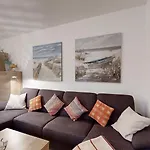 Strandnahe Fewo Mit Schwimmbad Im Haus, Liebeskind 01, Binz
