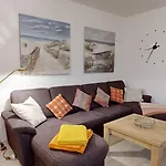 Strandnahe Fewo Mit Schwimmbad Im Haus, Liebeskind 01, Binz