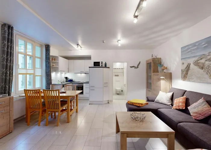 Strandnahe Fewo Mit Schwimmbad Im Haus, Liebeskind 01, Binz