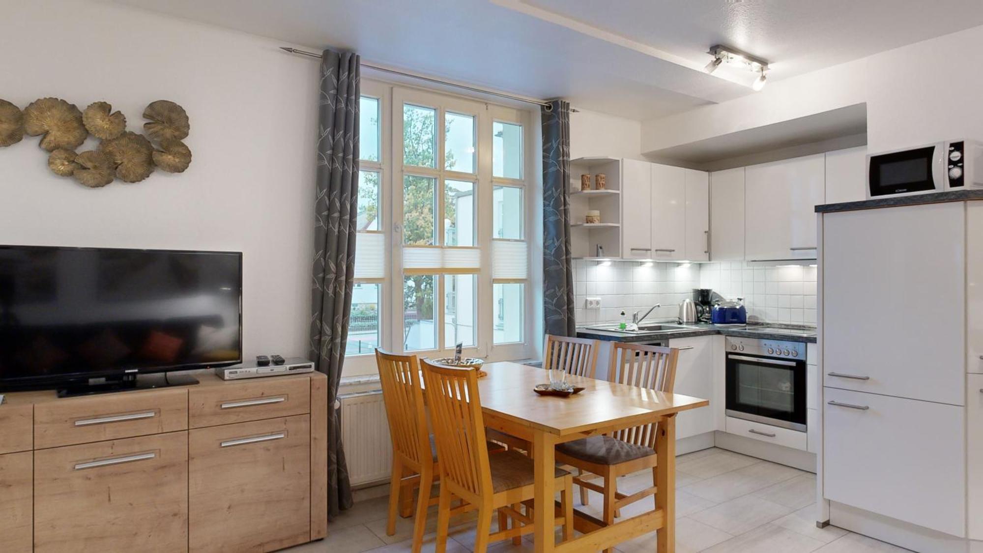 Strandnahe Mit Schwimmbad Im Haus, Liebeskind 01,
